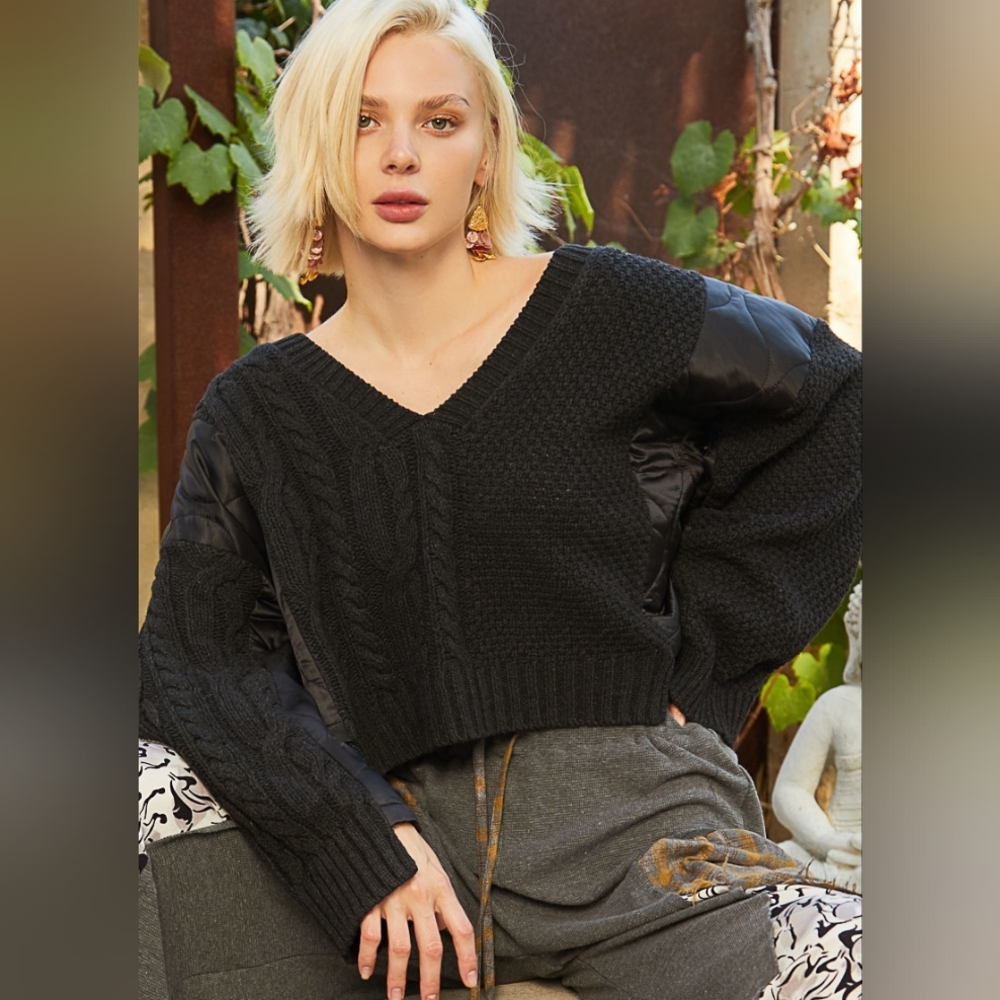 040 ⬇️ POL The Kindling Weave 2 V-Neck Sweater in Black